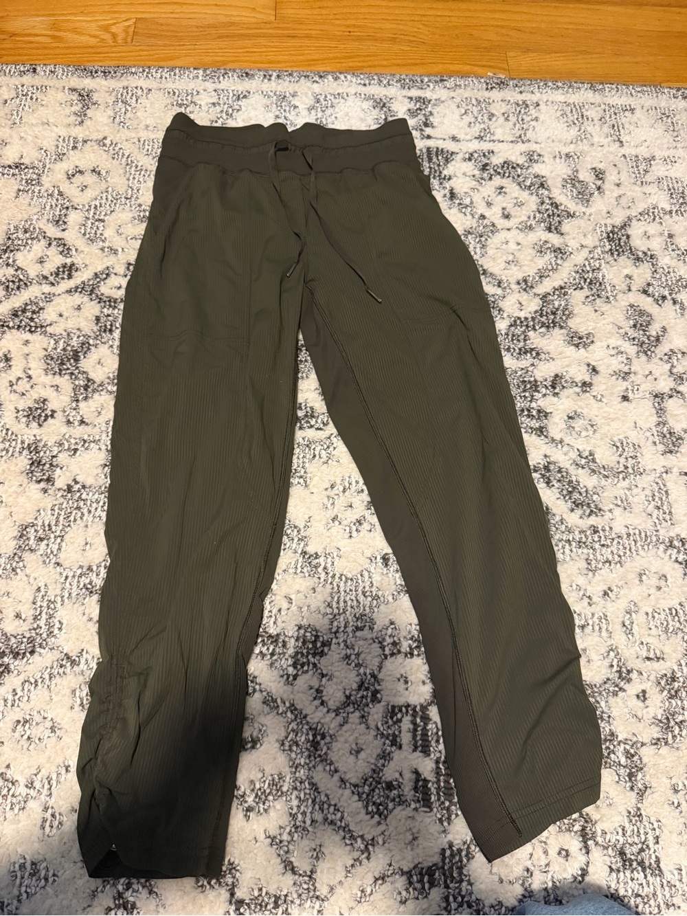 lululemon athletica Olive Drawstring Cropped Joggers - Picture 2 of 4